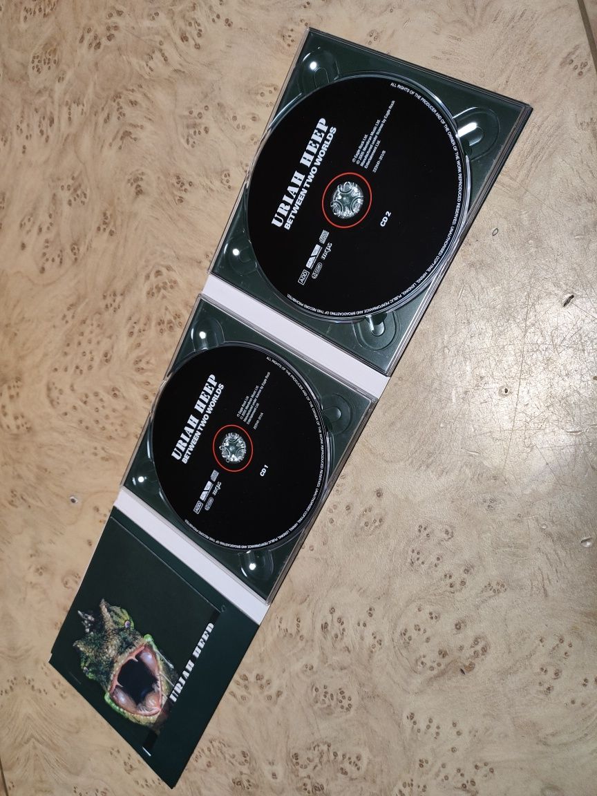 Płyta 2x CD kompaktowa Uriah Heep – Between Two Worlds