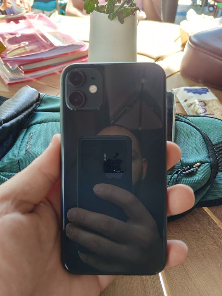 Продам iPhone 11 r-sim