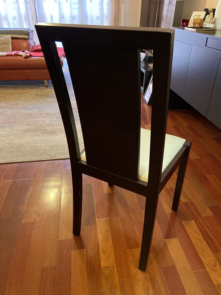 Mesa extensivel wenge + 4 cadeiras com forro em pele - sala de jantar