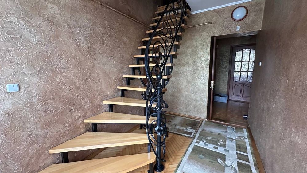 Продаж особняка в центрі міста