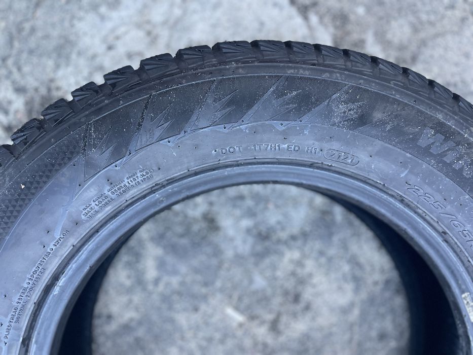 Шини 225/65 r17 Hankook зимові залишок протектора 8мм