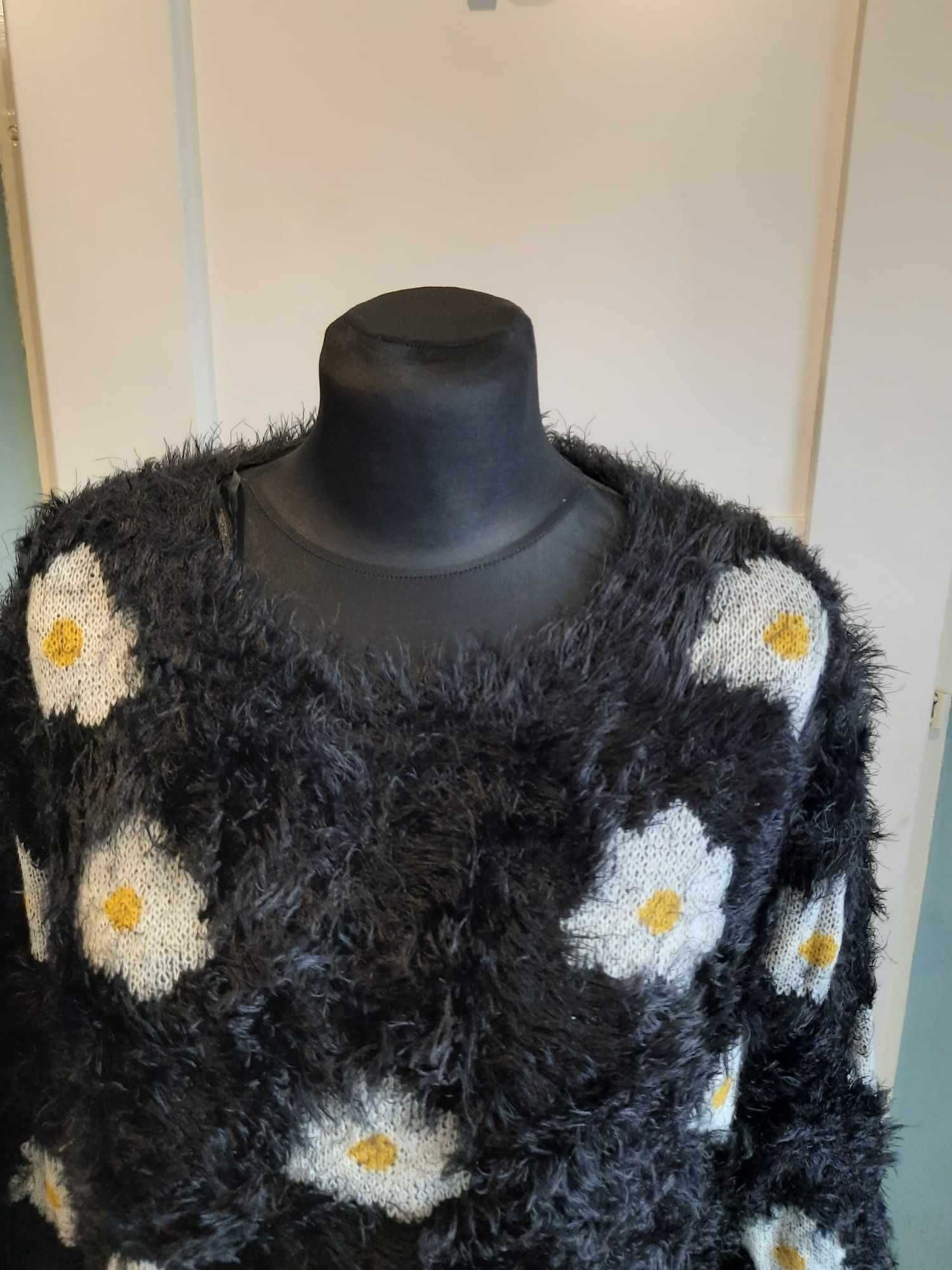 Sweter w stokrotki