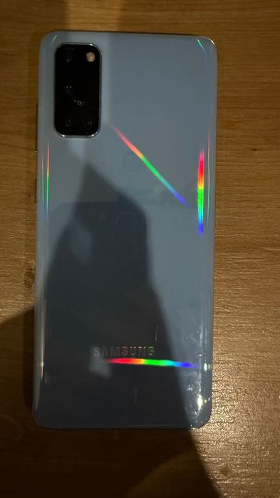 Samsung S20 w dobrym stanie
