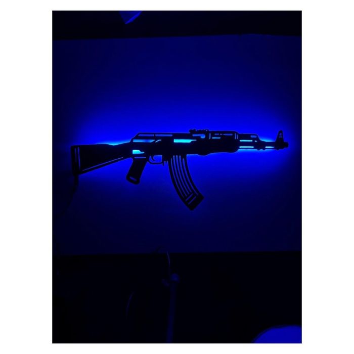 Cвітильник у вигляді автомата Калашникова з RGB-підсвіткою та пультом
