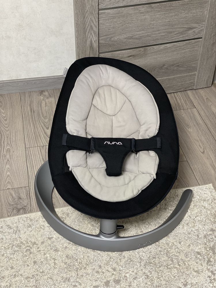 Шезлонг-гойдалка Nuna Leaf Curv + подарунок