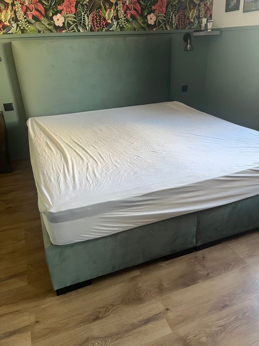 Łóżko firmy Senpo w modnym szałwiowym kolorze