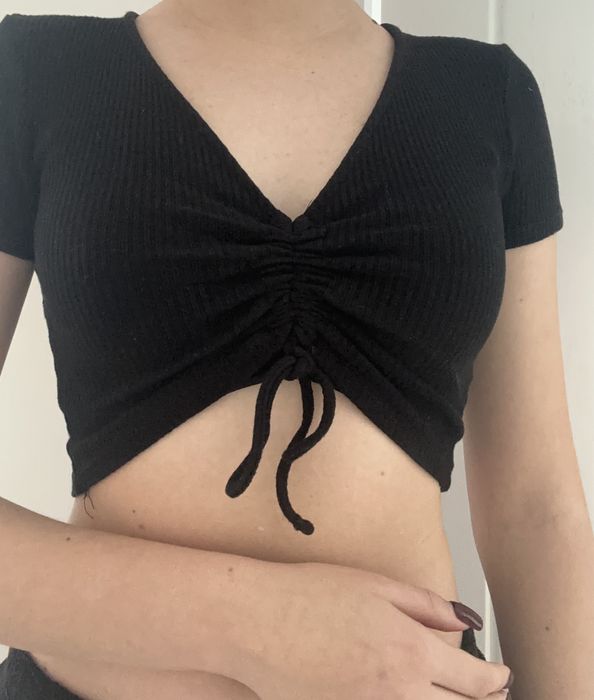 Чорний топ Bershka