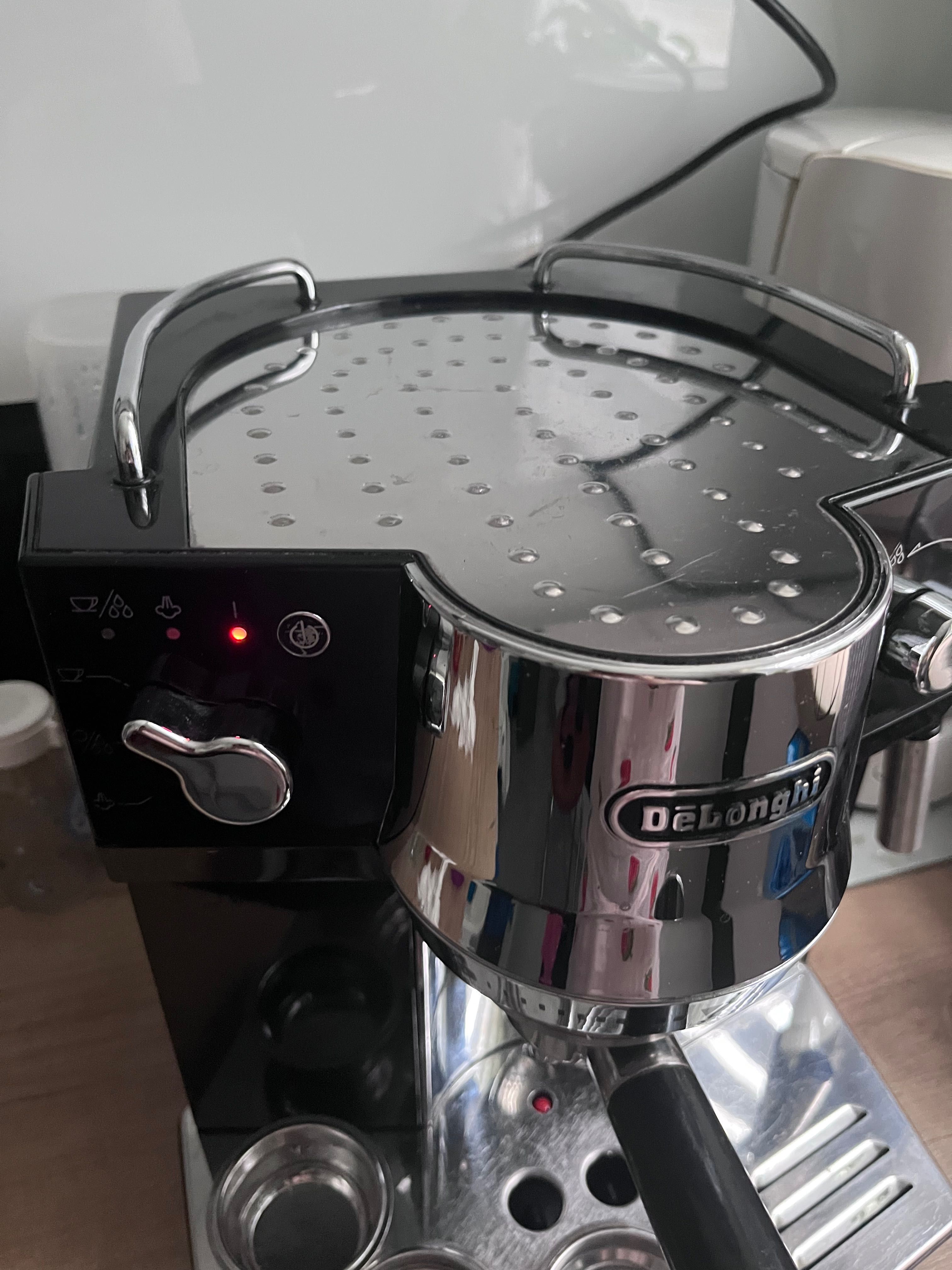 ekspres do kawy ciśnieniowy korbowy DeLonghi EC 820.B