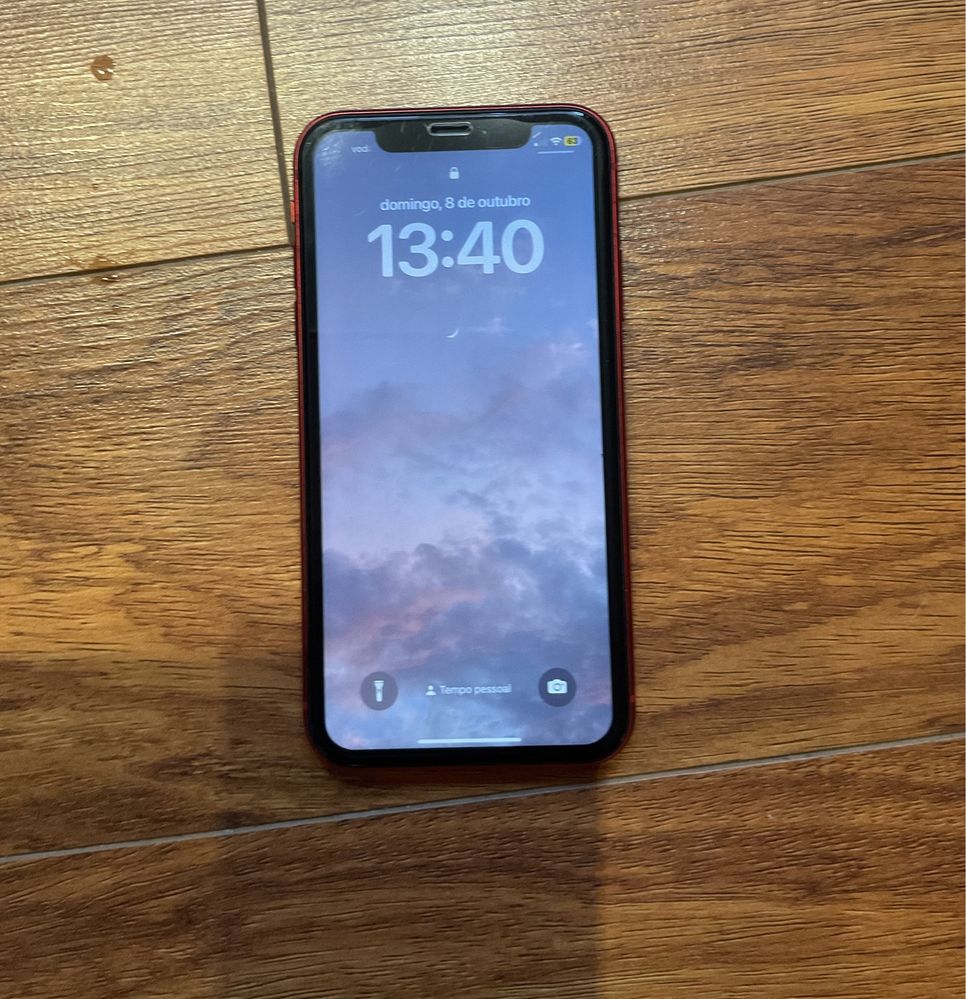 iPhone 11 (quase novo e inckui capas carregador e pelicula)