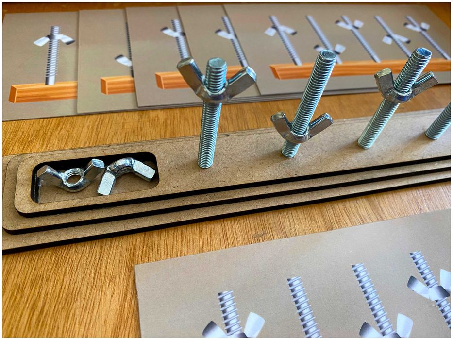 Jogo parafusos Montessori