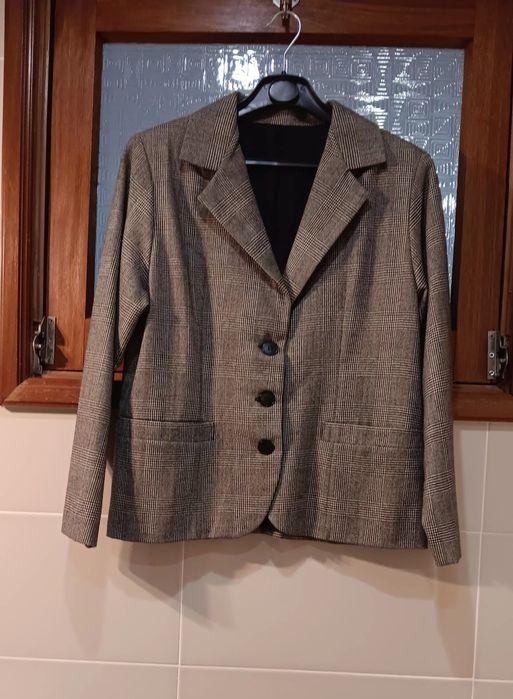 Bleizer de senhora xadrez preto e branco, tamanho M, em bom estado.