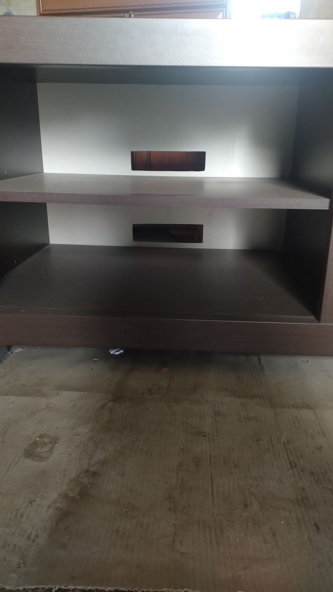Szafka RTV  z naturalnego drewna w kolorze Bordeaux