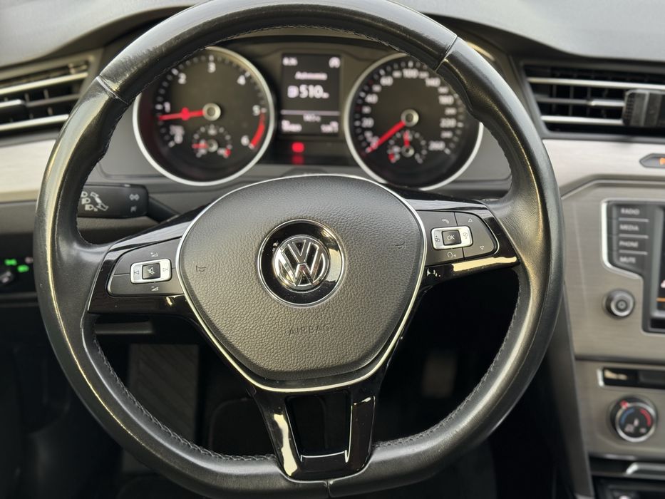 VW Passat 1.6 TDi Confortline Nacional com 99.430 kms