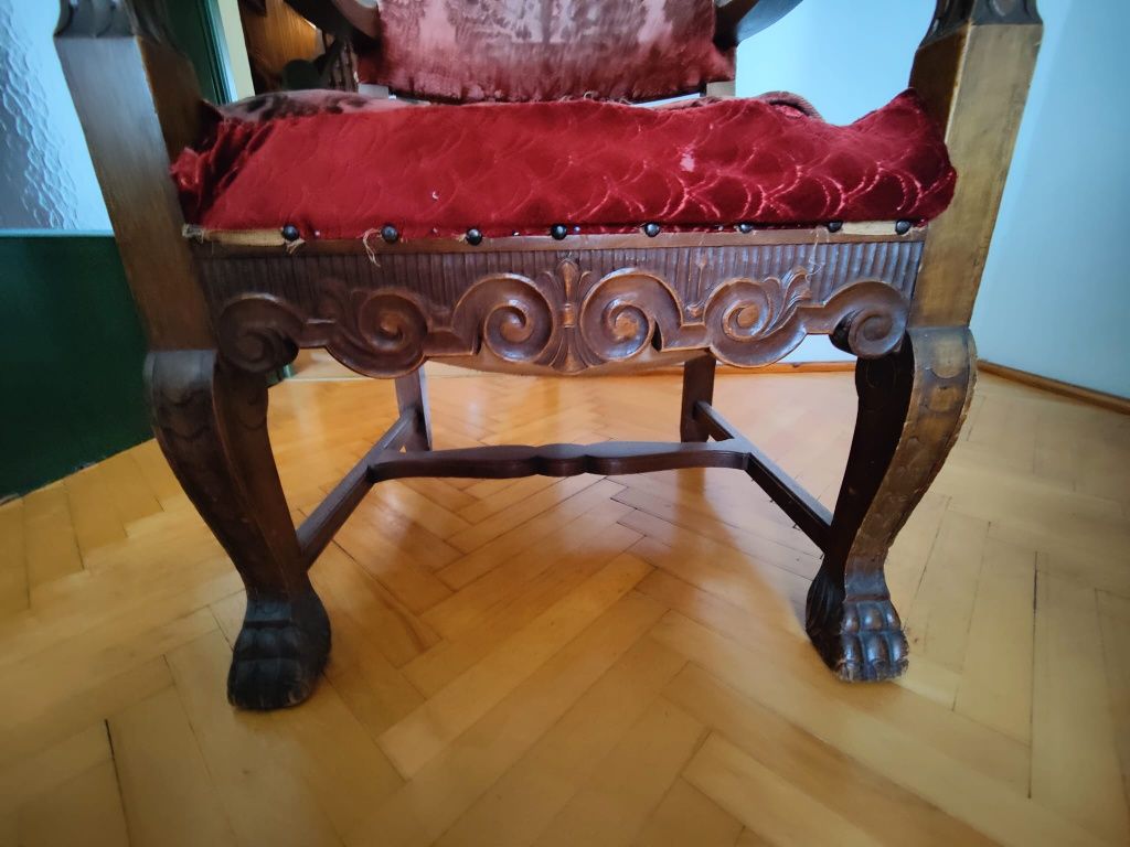 Antyk, stary fotel, tron z lwimi łapami