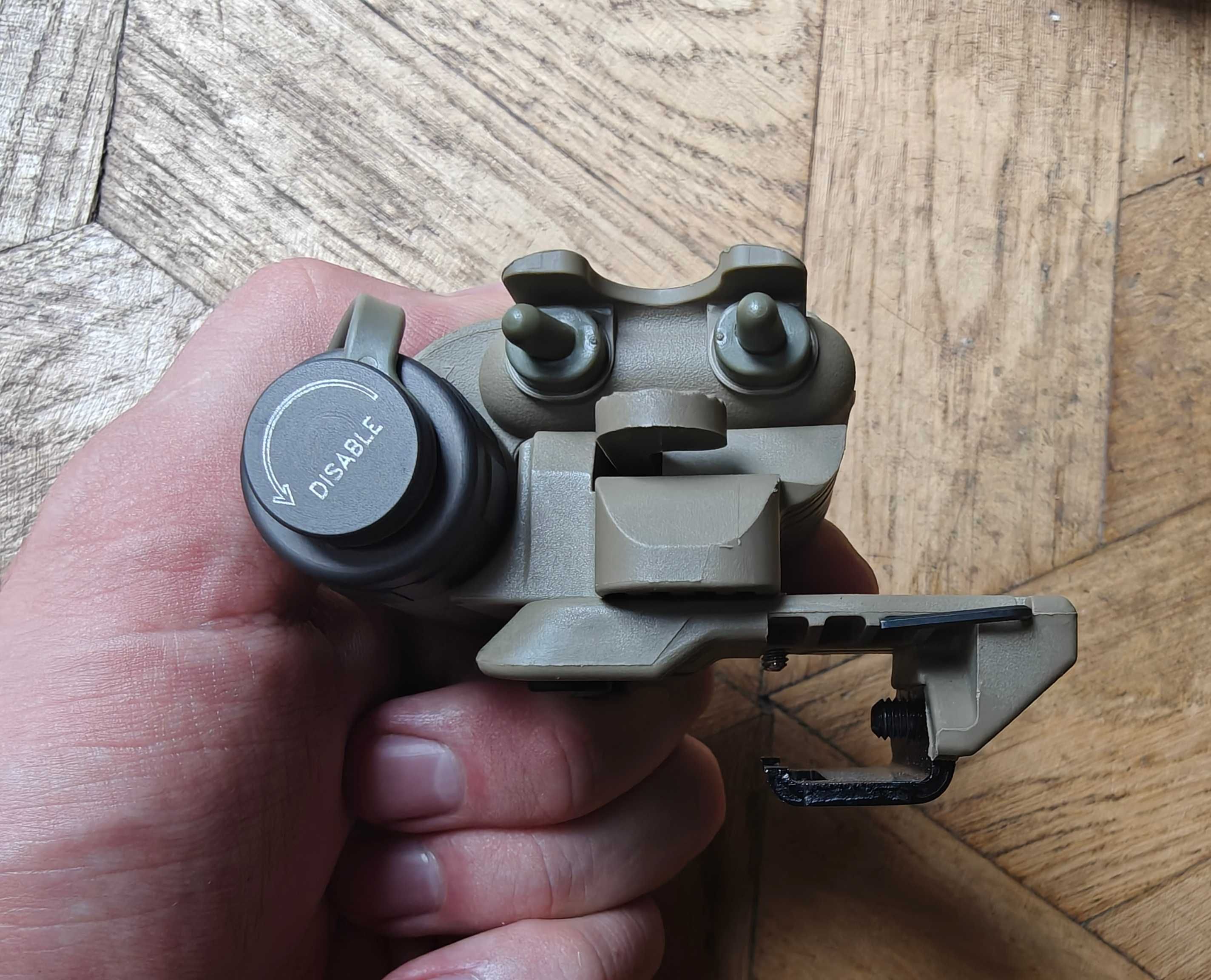 Latarka Surefire HL-1 na hełm RED/WHITE/IR HL1-C-TN