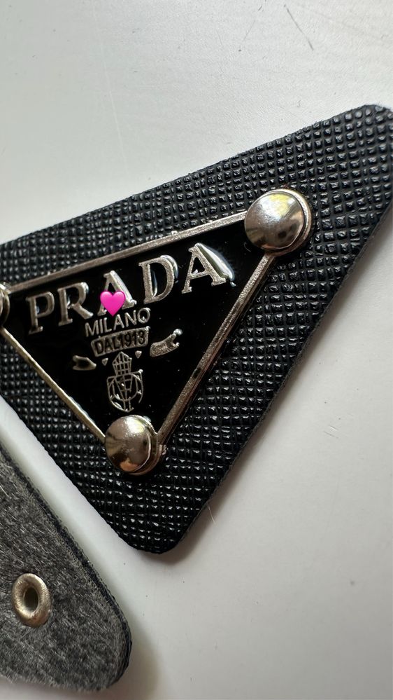 Фурнітура значок на одяг та сумку prada прада