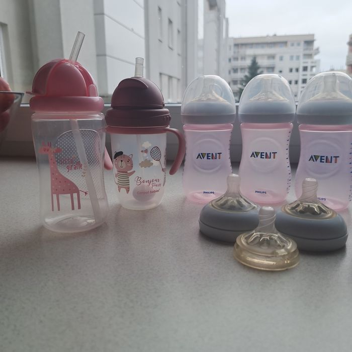 Zestaw butelek Avent Philips 260 ml i 125 ml+ 2 kubki do picia.