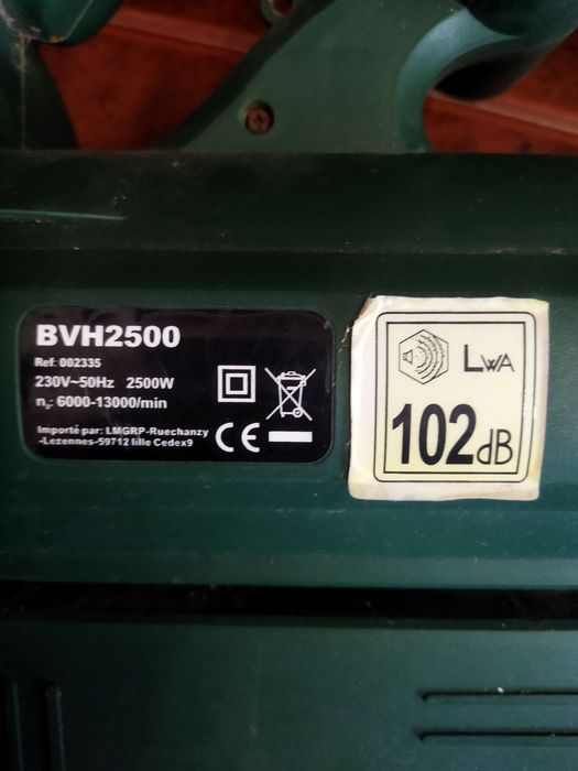 Soprador e cortador de relva