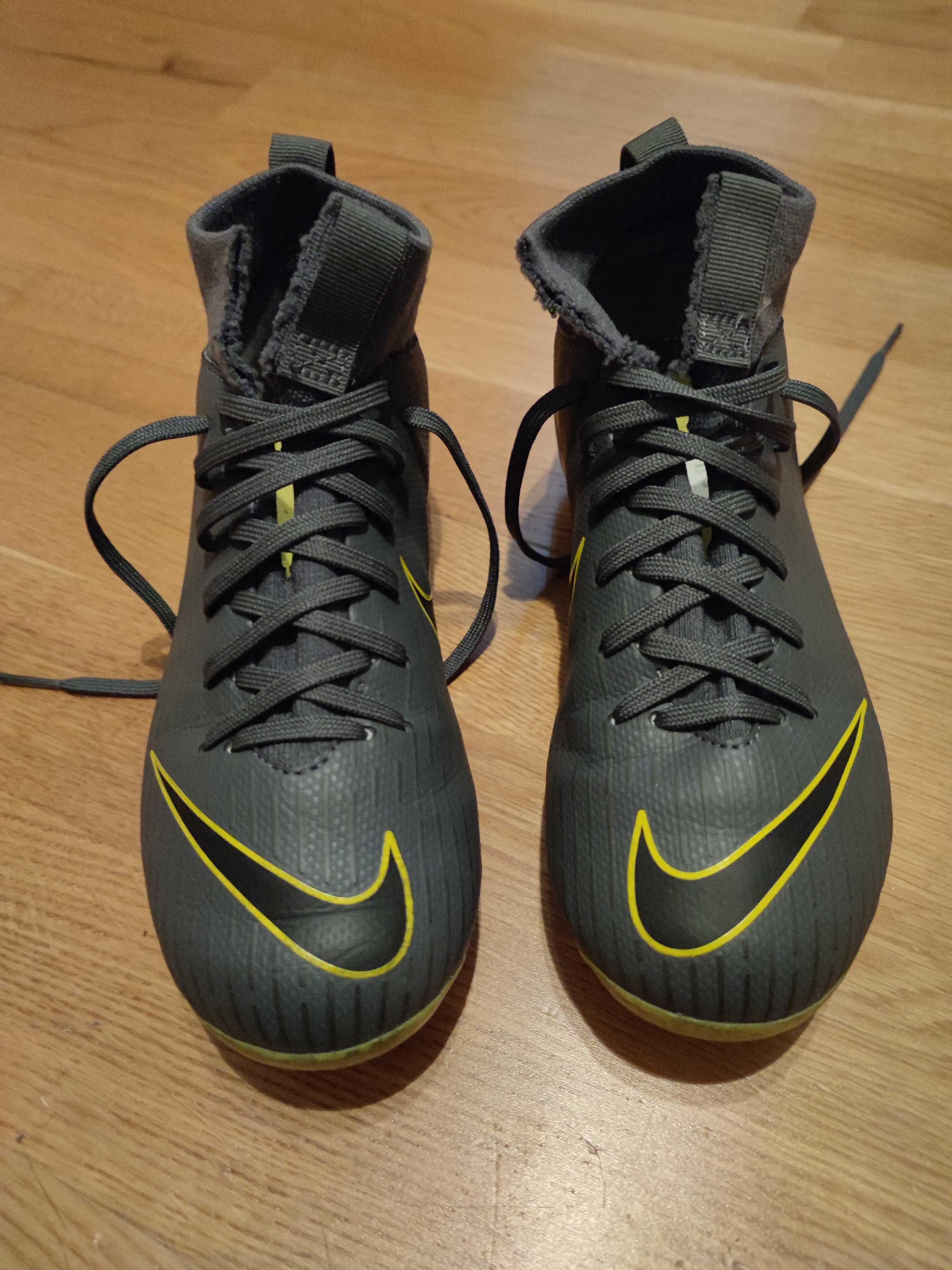 Buty piłkarskie Nike rozm 32