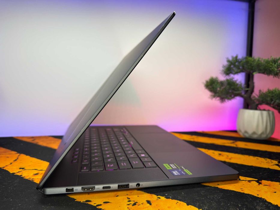 Asus rog zephyrus, ultra 9, rtx4070, OLED 240hz