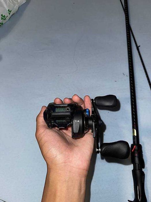 Cana de pesca Zodias 172H-2 e carreto Shimano SLX DC incluídos.