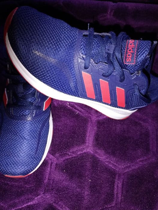 Świetne granatowo-pomarańczowe adidaski