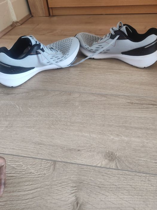 Красовки кросівки капці у гарному стані 42.43 розмір