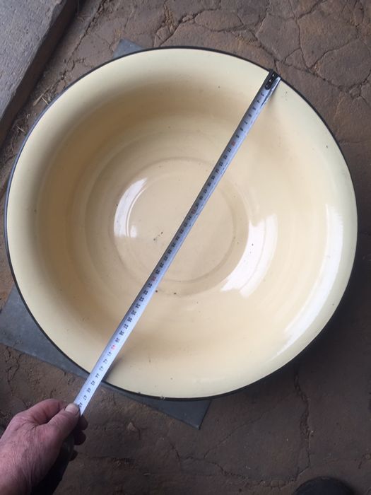 Миски емалировані  великі і менші