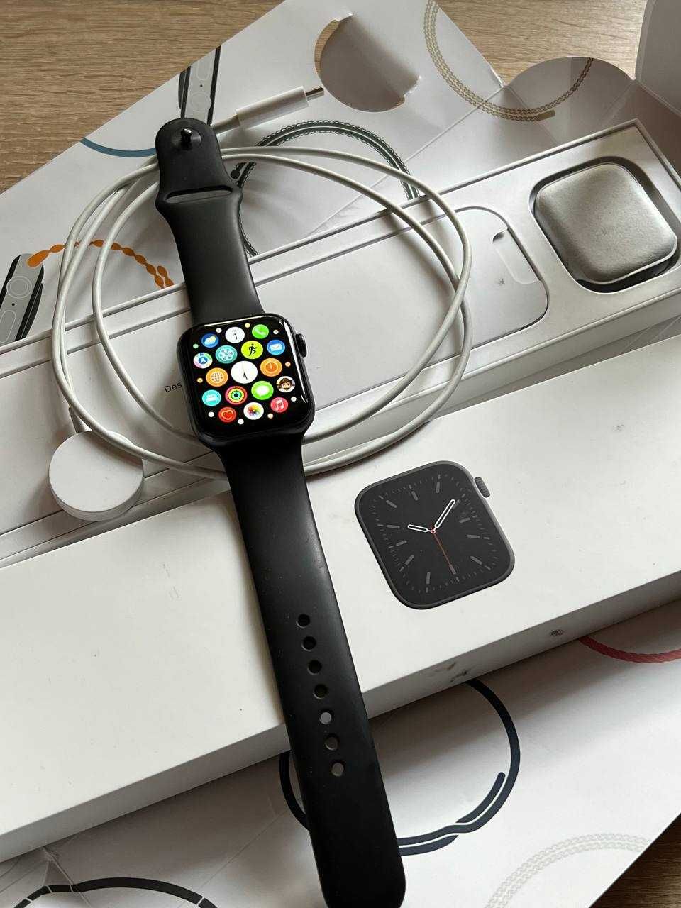 Оригінал Apple Watch 4 44mm