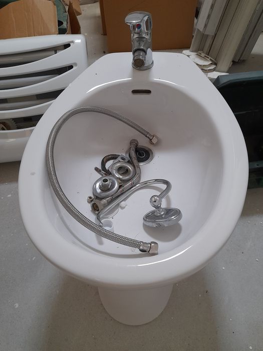 Bidé Sanitana com torneira 20€