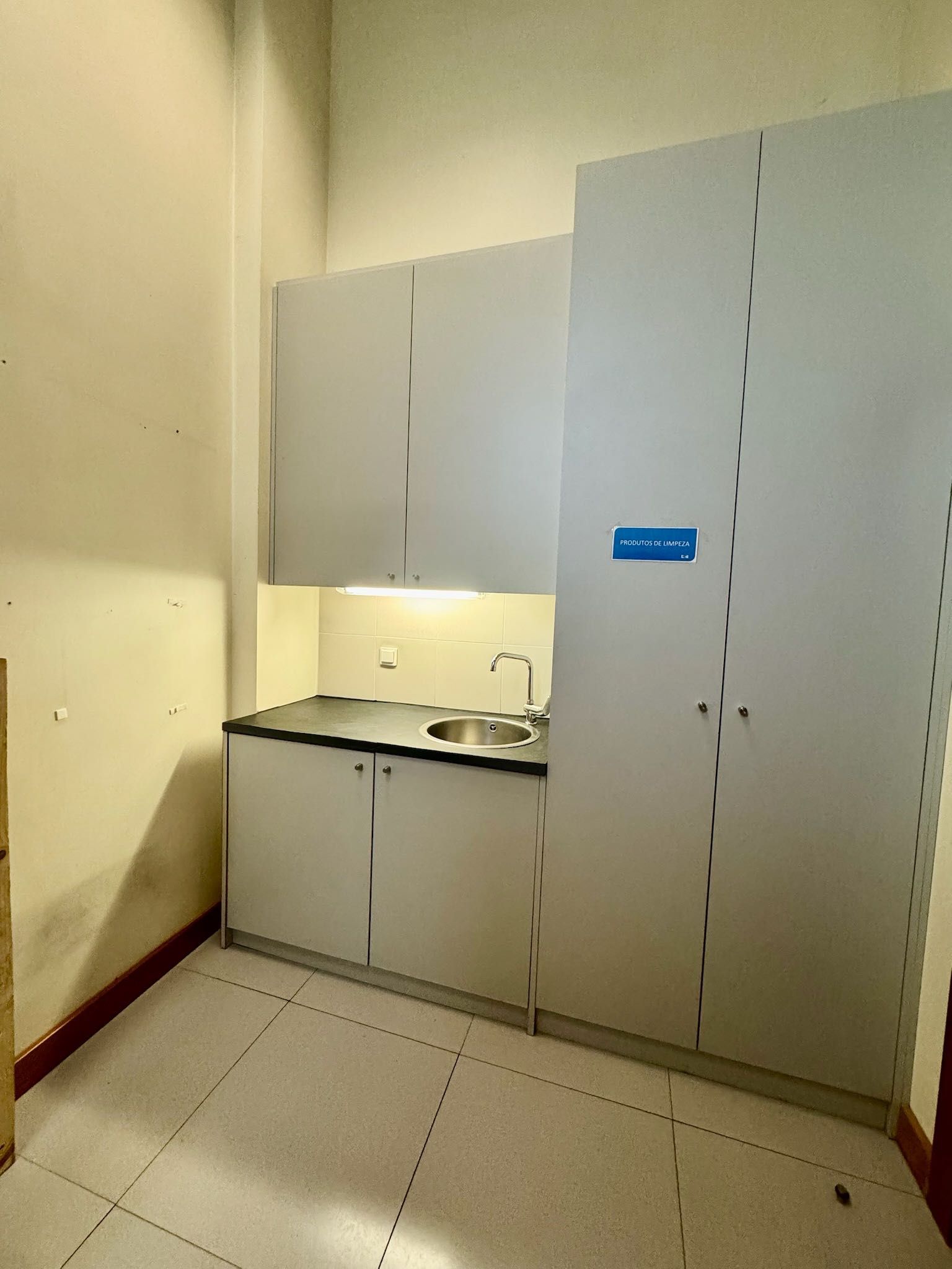 Escritório  / Loja - Vende-se em Viseu - Quinta Del Rei 
Introduz