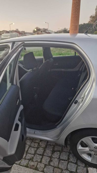 Toyota Yaris 1.0 Gasolina VVT-i (2006)