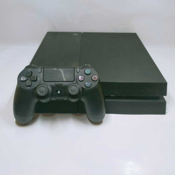 PlayStation 4 FAT у відмінному стані