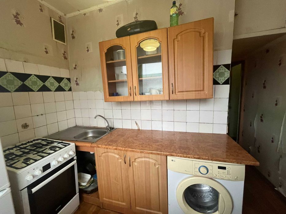 Терміново дешево Продаж  2к  вул.Салютна 8 Нивки  метро 15 хв