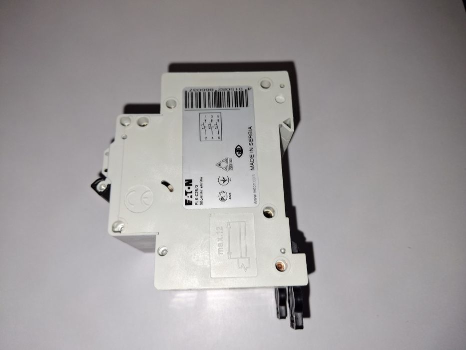 Автоматичний вимикач