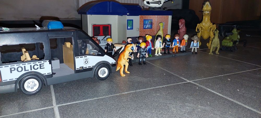 Policja playmobil dinozaury