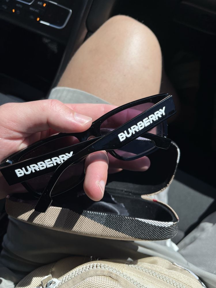 Очки солнцезащитные Burberry