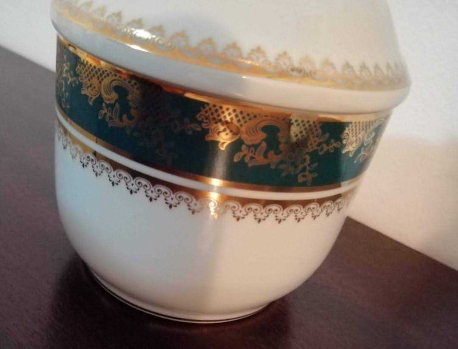 Porcelana - Frasco Magalhães e Pote em motivos verde e dourado