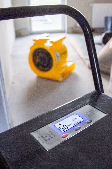 Osuszanie posadzek tynków Osuszacz powietrza Osuszanie ścian Pomiar