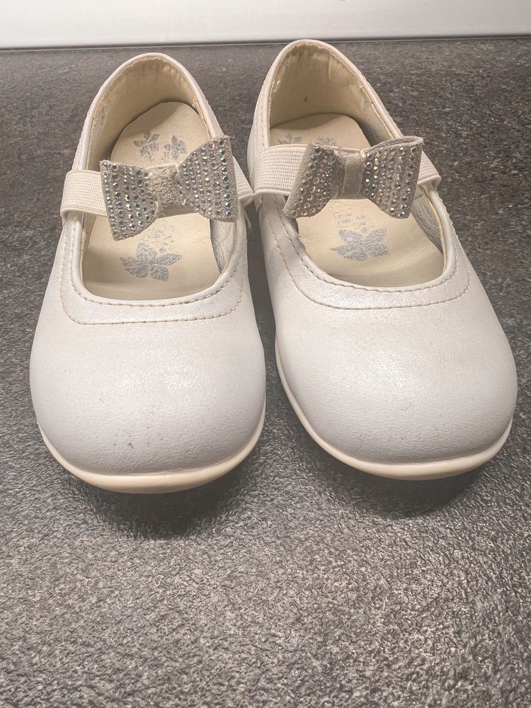 Туфлі білі для дівчинки