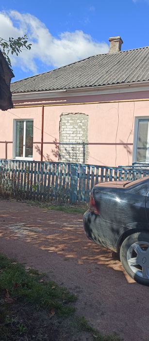 Продається будинок в Центрі Овруча .