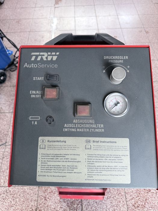 Urządzenie do wymiany płynu hamulcowego TRW