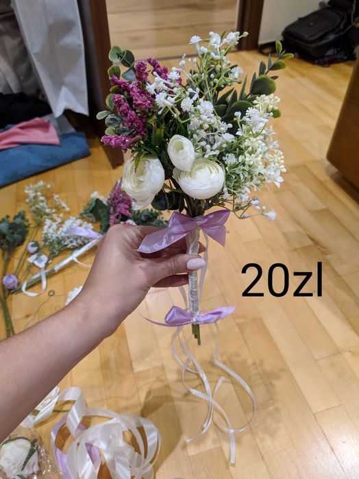 Bukiety ślubne ze sztucznych kwiatów