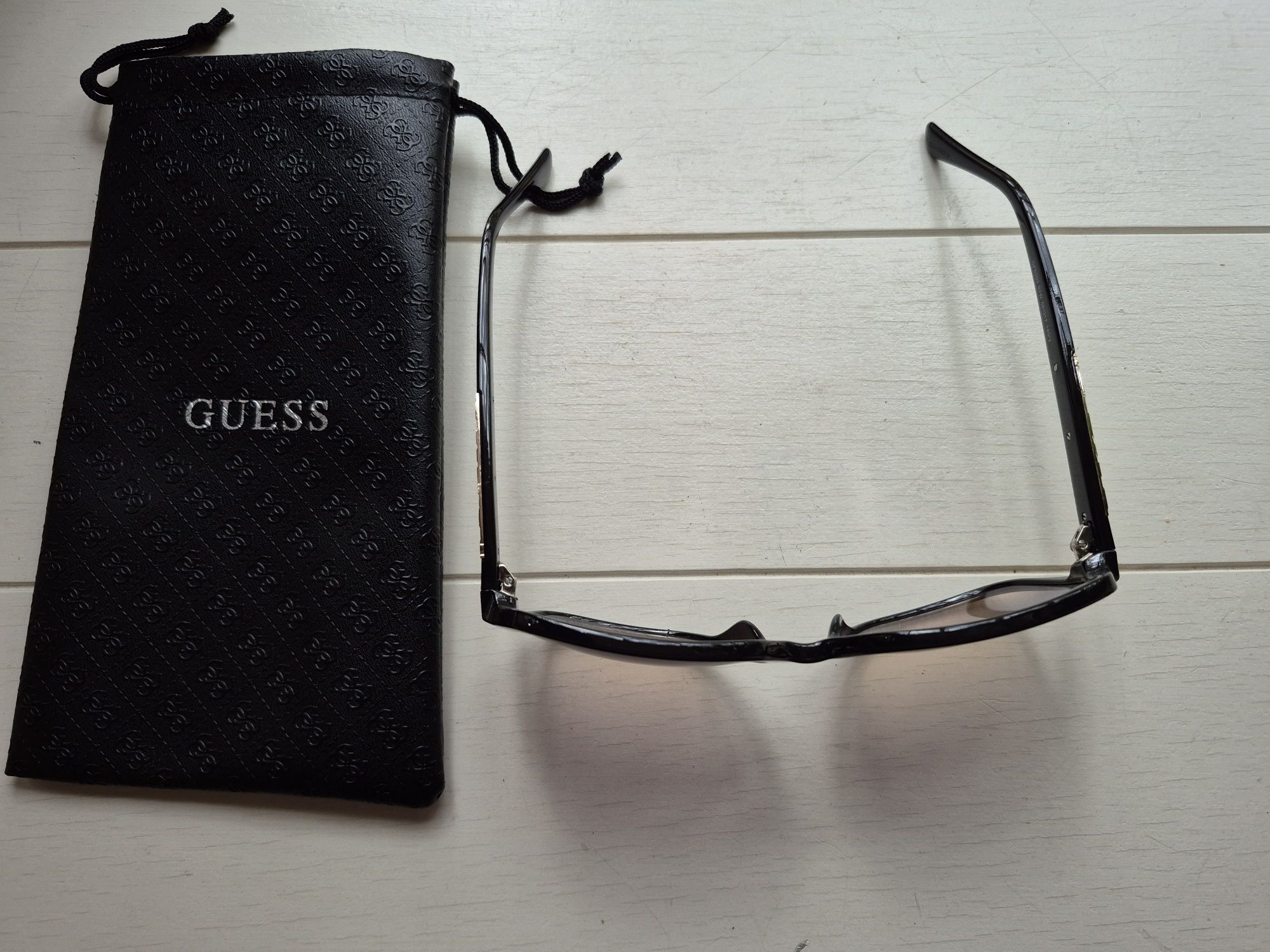 Okulary Przeciwsłoneczne Guess GF6203 01W