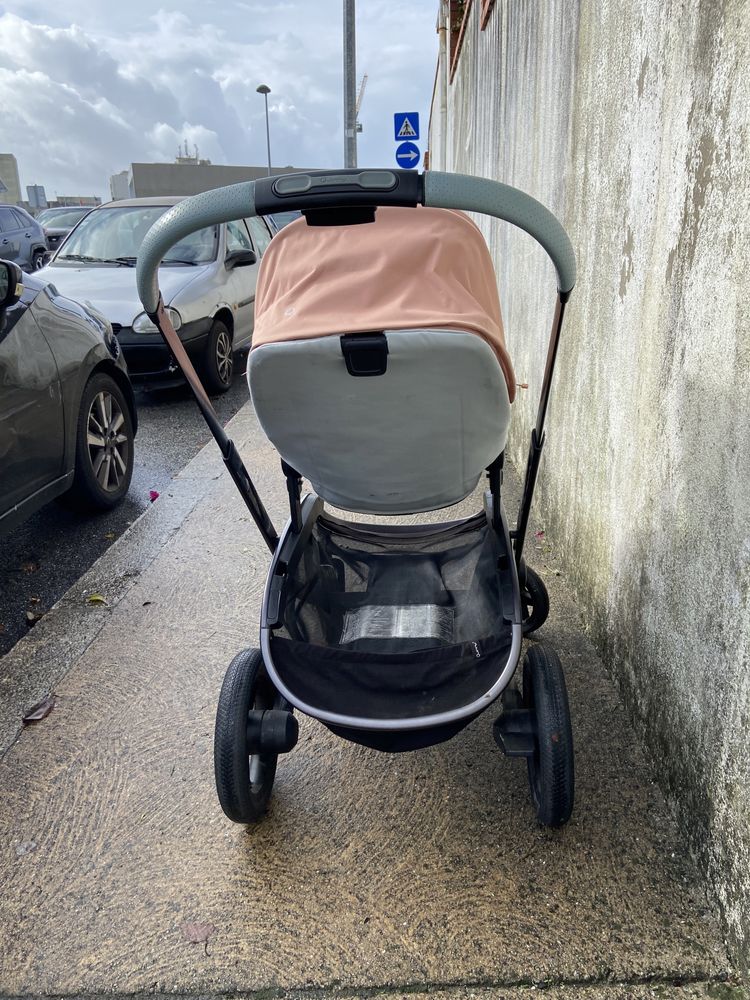 Carro de passeio quinny 4 rodas