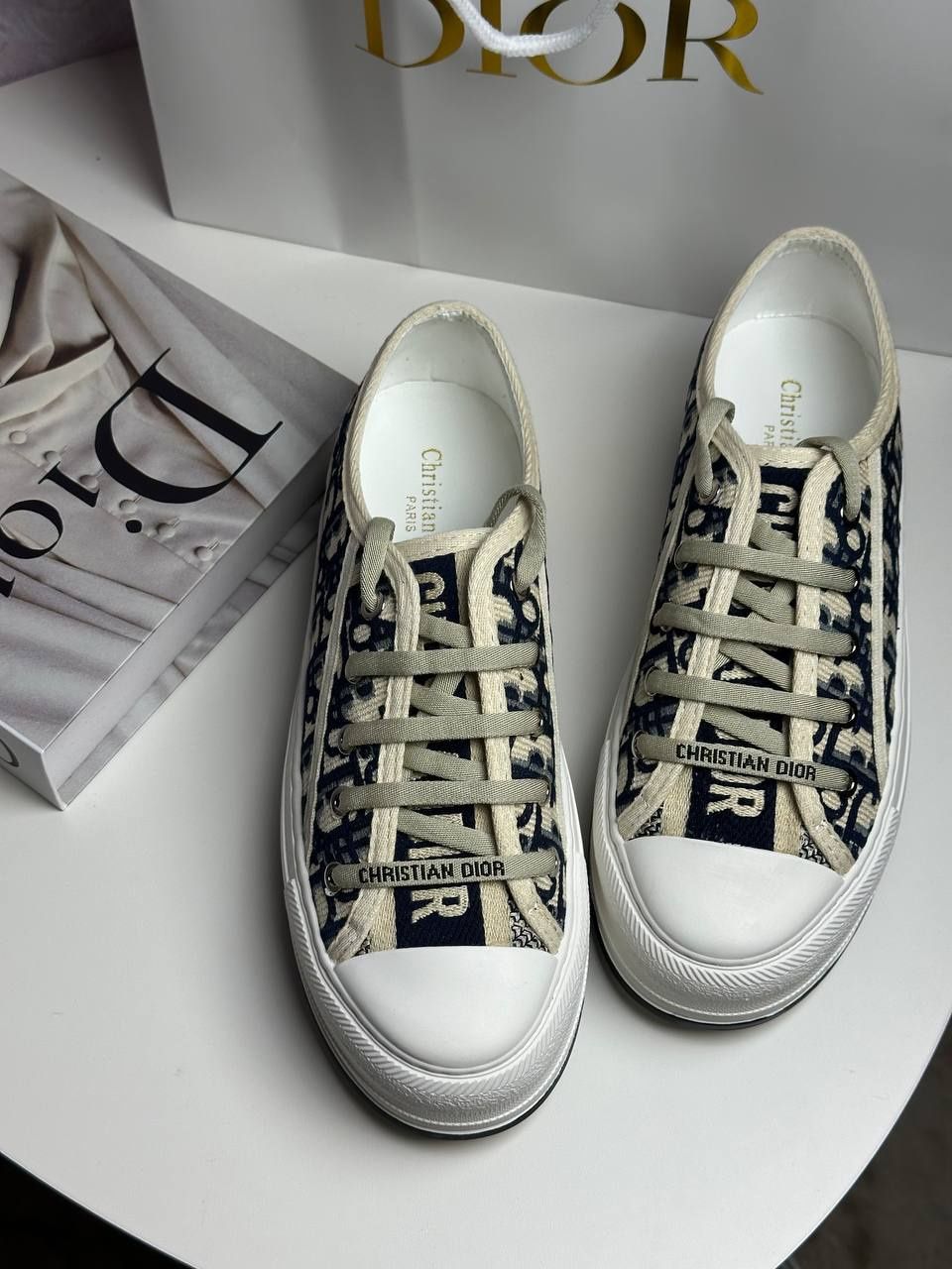 Кеди dior  Діор в наявності в 2 кольорах