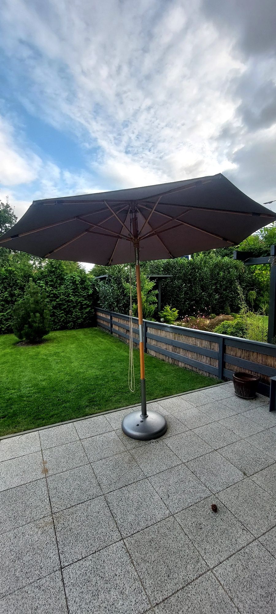 Parasol ogrodowy , piękny i nowy.