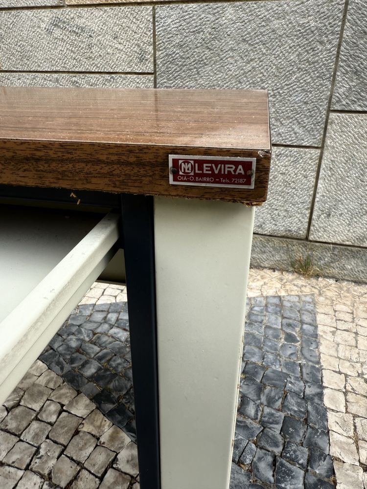 Levira - mesa de apoio