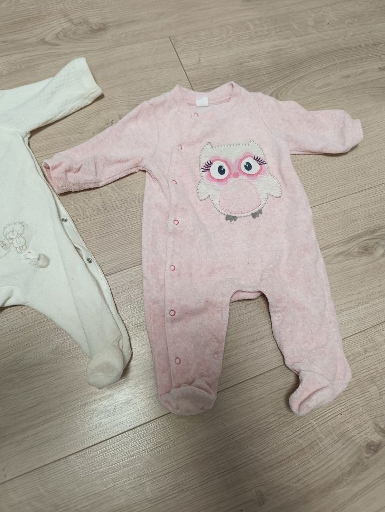 Pajace pajacyki welurowe niemowlęce dla dziewczynki Smyk, r.62.
