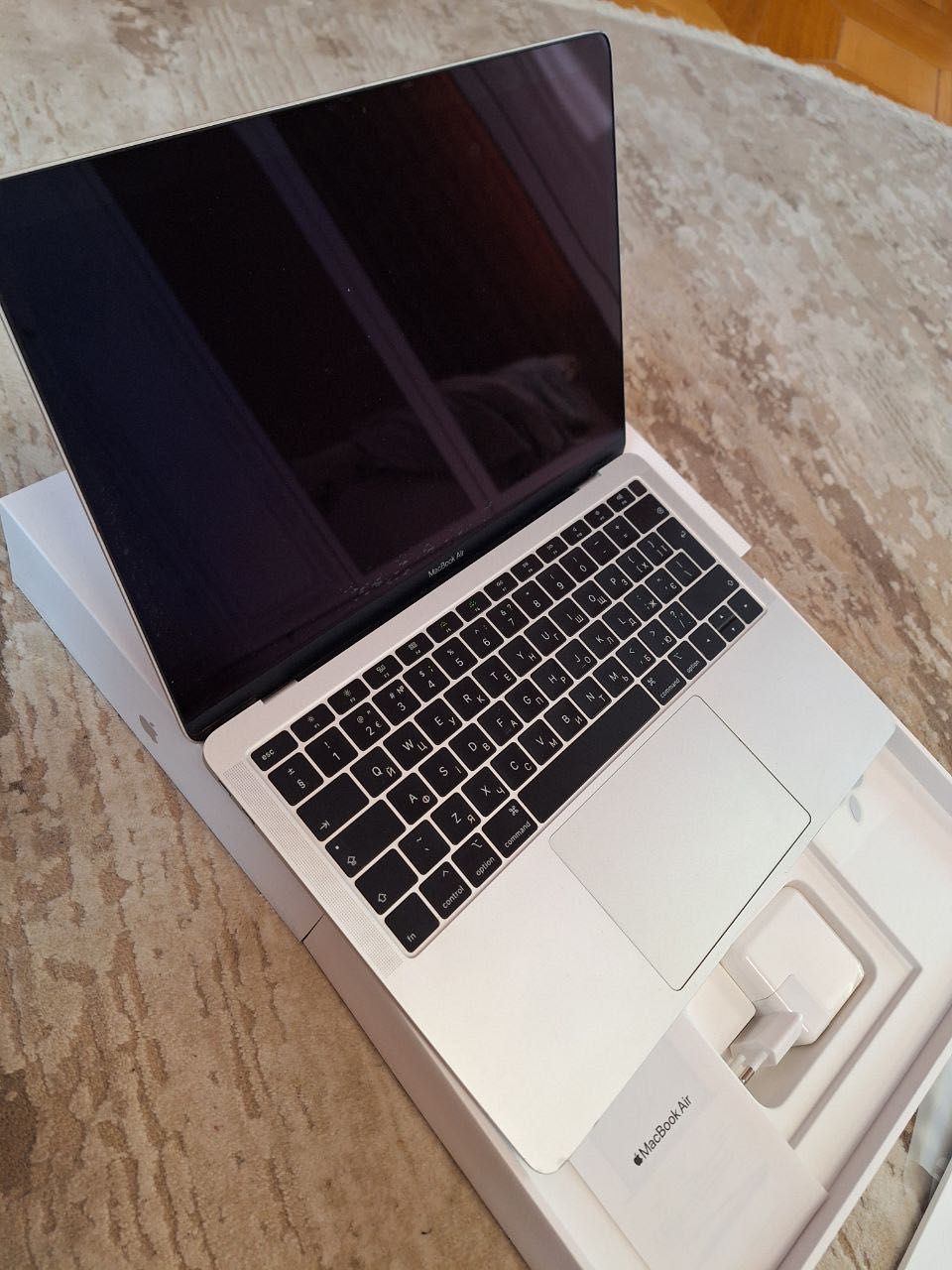 Терміново .Macbook AIR  Silver Core i5/ 8/256